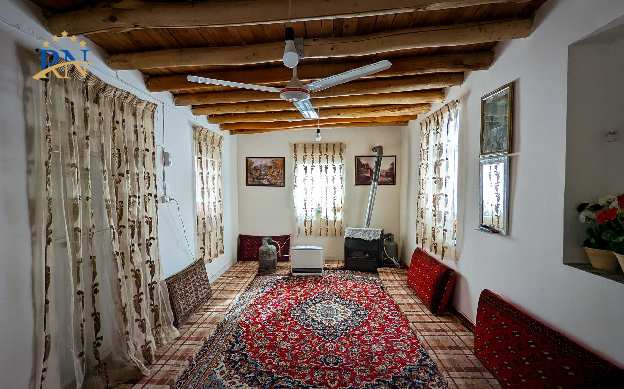 اقامتگاه سنتی و زیبای دینور